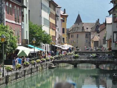 Apartment 55 M²/ Chez Lorette/ 250m Lake/ Private Parking *